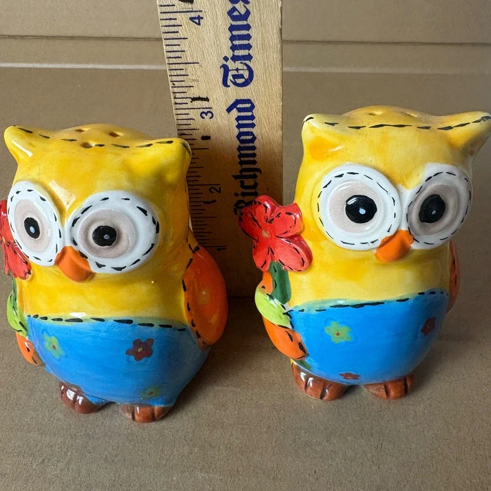 Emerald Isle Ceramic Owl Salt‎ and Pepper Shaker Set Yellow Blue Flower Design